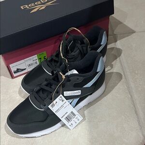 🏃‍♀️🎁Reebok running 🏃 women’s Black/ White /blue Sneakers 7.5 🎁